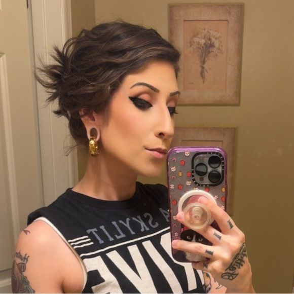 Meet your Posher, Victoria - Picture 1 of 1